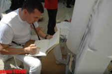 В Баку появились красочные Девичьи Башни, созданные зарубежными художниками и детьми (фотосессия)