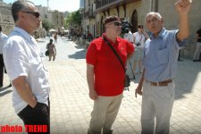 В Баку появились красочные Девичьи Башни, созданные зарубежными художниками и детьми (фотосессия)
