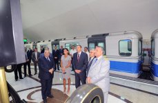 Президент Ильхам Алиев и его супруга приняли участие в открытии станции "Дарнагюль" Бакинского метрополитена (версия 2) (ФОТО)