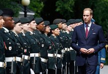 Принц Уильям и его супруга прилетели в Канаду (фотосессия)