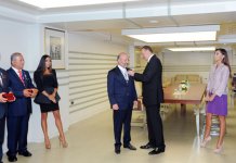 Президент Азербайджана вручил группе общественных деятелей орден "Достлуг" и медаль "Терегги" (ФОТО)