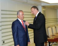Президент Азербайджана вручил группе общественных деятелей орден "Достлуг" и медаль "Терегги" (ФОТО)