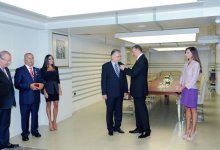 Президент Азербайджана вручил группе общественных деятелей орден "Достлуг" и медаль "Терегги" (ФОТО)