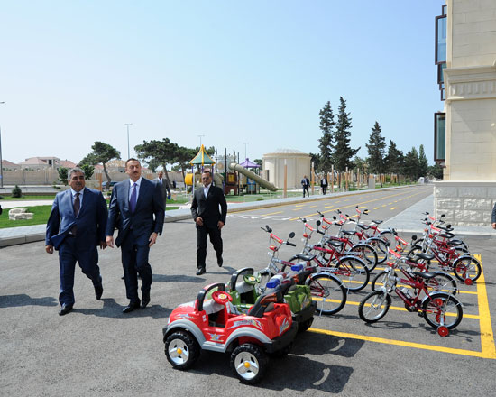 Azerbaijani President inspects reconstruction work in Buzovna settlement (PHOTO)