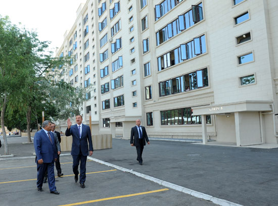 Azerbaijani President inspects reconstruction work in Buzovna settlement (PHOTO)