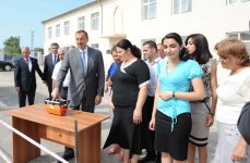 Президент Ильхам Алиев: Во всех поселках до 2013 года будут решены основные социально-экономические вопросы (версия 2) (ФОТО)