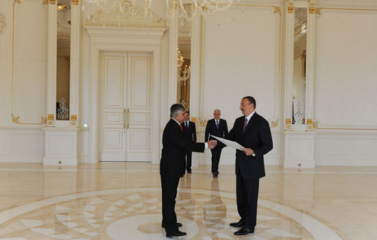 Azerbaijani President receives credentials of new Pakistani ambassador  (PHOTO)