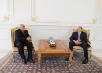 Президент Ильхам Алиев принял посла Румынии в Азербайджане в связи с завершением его дипломатической деятельности (ФОТО)
