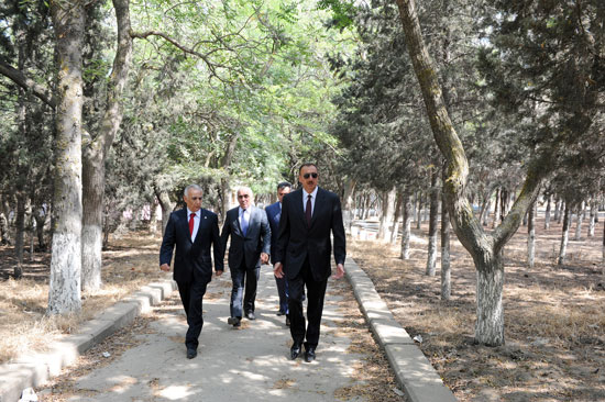 President Ilham Aliyev views Dede Gorgud Park (PHOTO)
