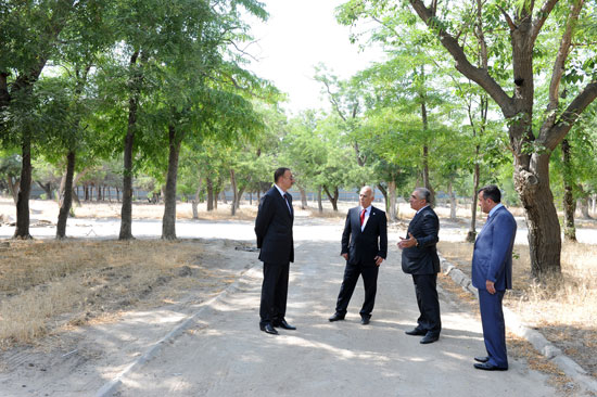 President Ilham Aliyev views Dede Gorgud Park (PHOTO)