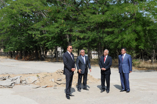 President Ilham Aliyev views Dede Gorgud Park (PHOTO)