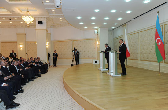 Президенты Азербайджана и Польши провели пресс-конференцию (ФОТО)