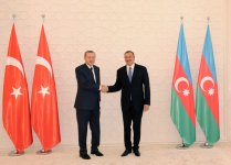 Turkey`s PM officially welcomed to Azerbaijan (PHOTO)
