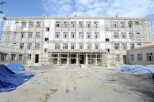 Президент Ильхам Алиев ознакомился с ходом строительных работ в средних школах Ясамальского и Насиминского районов Баку (ФОТО)