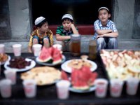 За праздничным столом разговения месяца Рамазан в разных странах (фотосессия)