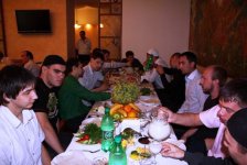 За праздничным столом разговения месяца Рамазан в разных странах (фотосессия)