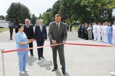 Президент Ильхам Алиев: Основная цель социальной политики - улучшить благосостояние азербайджанского народа (версия 2) (ФОТО)