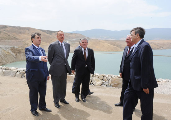 Azerbaijani President visits Takhtakorpu Water Reservoir`s construction site (PHOTO)