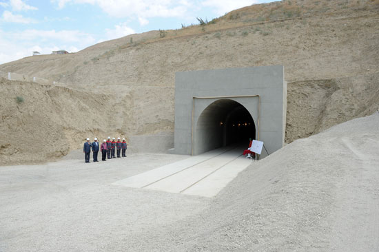 Azerbaijani President visits Takhtakorpu Water Reservoir`s construction site (PHOTO)