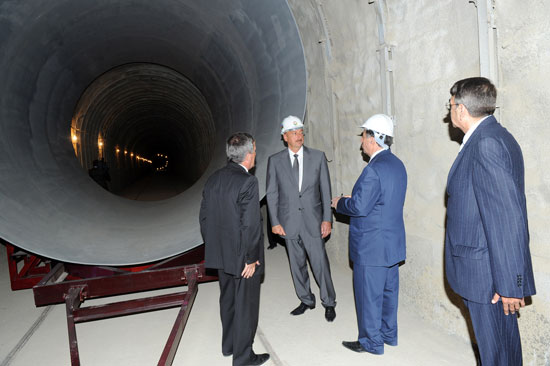 Azerbaijani President visits Takhtakorpu Water Reservoir`s construction site (PHOTO)