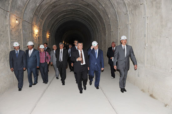 Azerbaijani President visits Takhtakorpu Water Reservoir`s construction site (PHOTO)