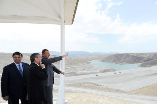 Azerbaijani President visits Takhtakorpu Water Reservoir`s construction site (PHOTO)