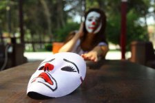 Оксана Расулова: "Каждой маске нужно зеркало, но не каждому зеркалу маска" (видео-фотосессия)