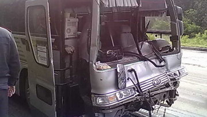 В Турции автобус со школьниками столкнулся с автомобилем, есть раненые