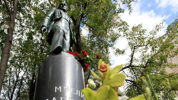 Фотосет с церемонии открытия памятника Муслиму Магомаеву