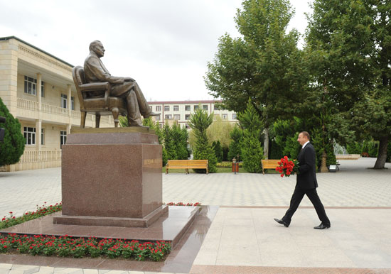 Azerbaijani president arrives in Khachmaz (PHOTO)