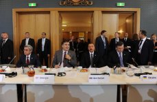 Президент Азербайджана принимает участие в саммите ЕС "Восточное партнерство" (ФОТО)