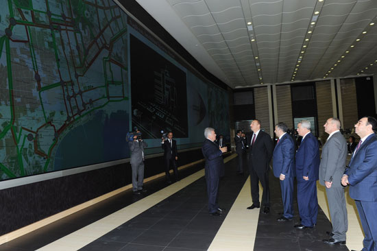 Президент Азербайджана ознакомился с Центром интеллектуального управления транспортом (ФОТО)