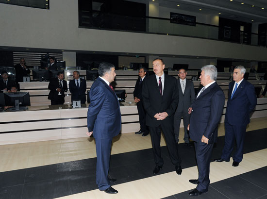 Президент Азербайджана ознакомился с Центром интеллектуального управления транспортом (ФОТО)