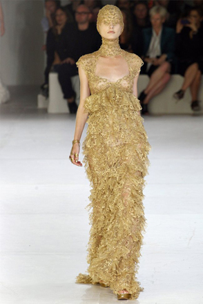 Весенняя коллекция дома Alexander McQueen (фотосессия)