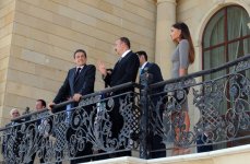 Николя Саркози вручил первой леди Азербайджана орден "Офицер Почетного легиона" (версия 2) (ФОТО)