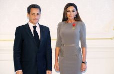 Николя Саркози вручил первой леди Азербайджана орден "Офицер Почетного легиона" (версия 2) (ФОТО)