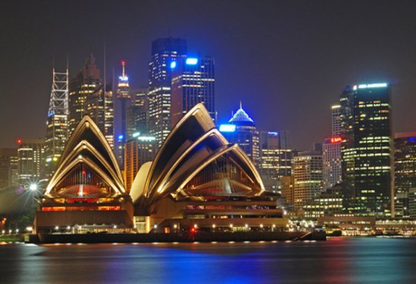 Over 100 apartments evacuated as another Sydney highrise shows signs of cracking