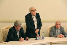 Эмма и Севда отметили в Баку 75-летие отца - известного писателя и журналиста Чингиза Алекперзаде (фотосессия)