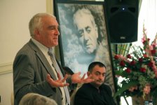 Эмма и Севда отметили в Баку 75-летие отца - известного писателя и журналиста Чингиза Алекперзаде (фотосессия)