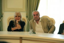 Эмма и Севда отметили в Баку 75-летие отца - известного писателя и журналиста Чингиза Алекперзаде (фотосессия)