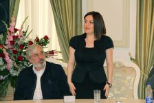 Эмма и Севда отметили в Баку 75-летие отца - известного писателя и журналиста Чингиза Алекперзаде (фотосессия)