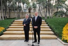 Президенты Азербайджана и Австрии приняли участие в открытии в Баку памятника Моцарту (ФОТО)