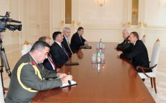 Ильхам Алиев принял делегацию во главе с министром обороны Турции