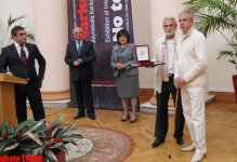 Баку - центр искусства карикатуры, или "Нет" наркотикам!" (фотосессия)
