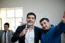 В День восстановления независимости Азербайджана певцы порадовали детей-сирот (фотосессия)