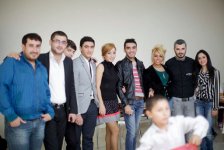 В День восстановления независимости Азербайджана певцы порадовали детей-сирот (фотосессия)