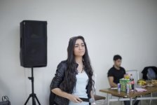 В День восстановления независимости Азербайджана певцы порадовали детей-сирот (фотосессия)
