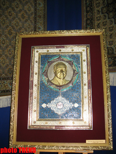 Великое искусство ковров-портретов Кямиля Алиева (фотосессия)