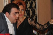 Прикол-тайм! Исполнительница мугама попросила телеведущего совет как потолстеть (фотосессия)