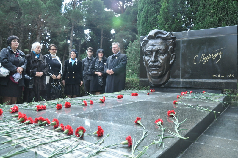 В Баку отметили 105-летие Самеда Вургуна (фото)